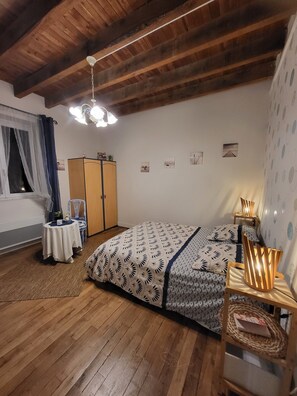 5 bedrooms, iron/ironing board, travel crib, WiFi