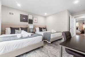 3 habitaciones, caja de seguridad en la habitación y escritorio