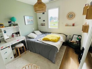 3 bedrooms, desk, iron/ironing board, free WiFi - New house with 3 bedrooms, including a master suite, air conditioning, near tramway. (Eysines)