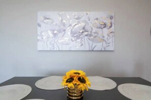 Dining - 2BR Hollywood Apt w/ Rooftop Pool & Stunning Views (Los Angeles)