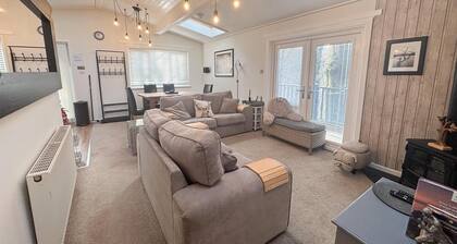 Serenity- Lovely & Cosy 3Bedroom Lodge