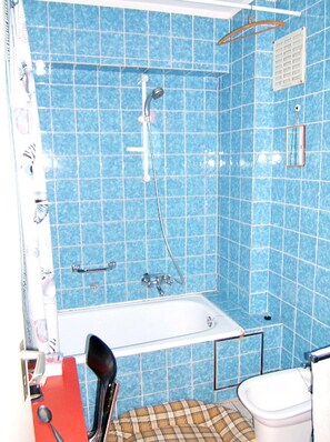 Bathroom - Apartment in Austria With Stunning Sea Views (Middelkerke)