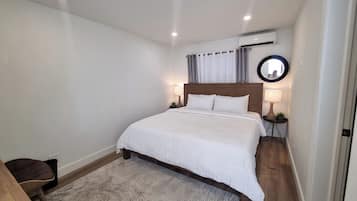 1 slaapkamer, een kluis op de kamer, een strijkplank/strijkijzer