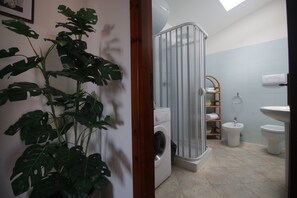 Superior Apartment, 2 Bedrooms | Bathroom