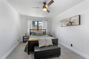 3 bedrooms, desk, iron/ironing board, travel crib