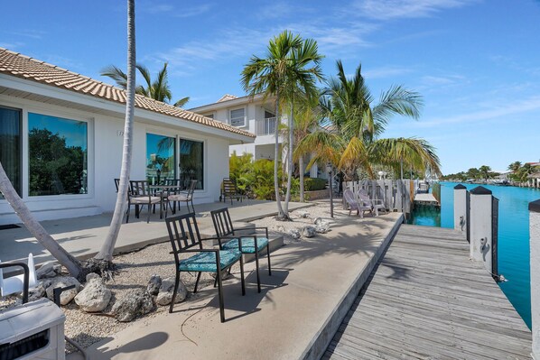 Terrace/patio - Charming 3 Bedroom Half-duplex with Dockage and Cabana Club! (Key Colony Beach)