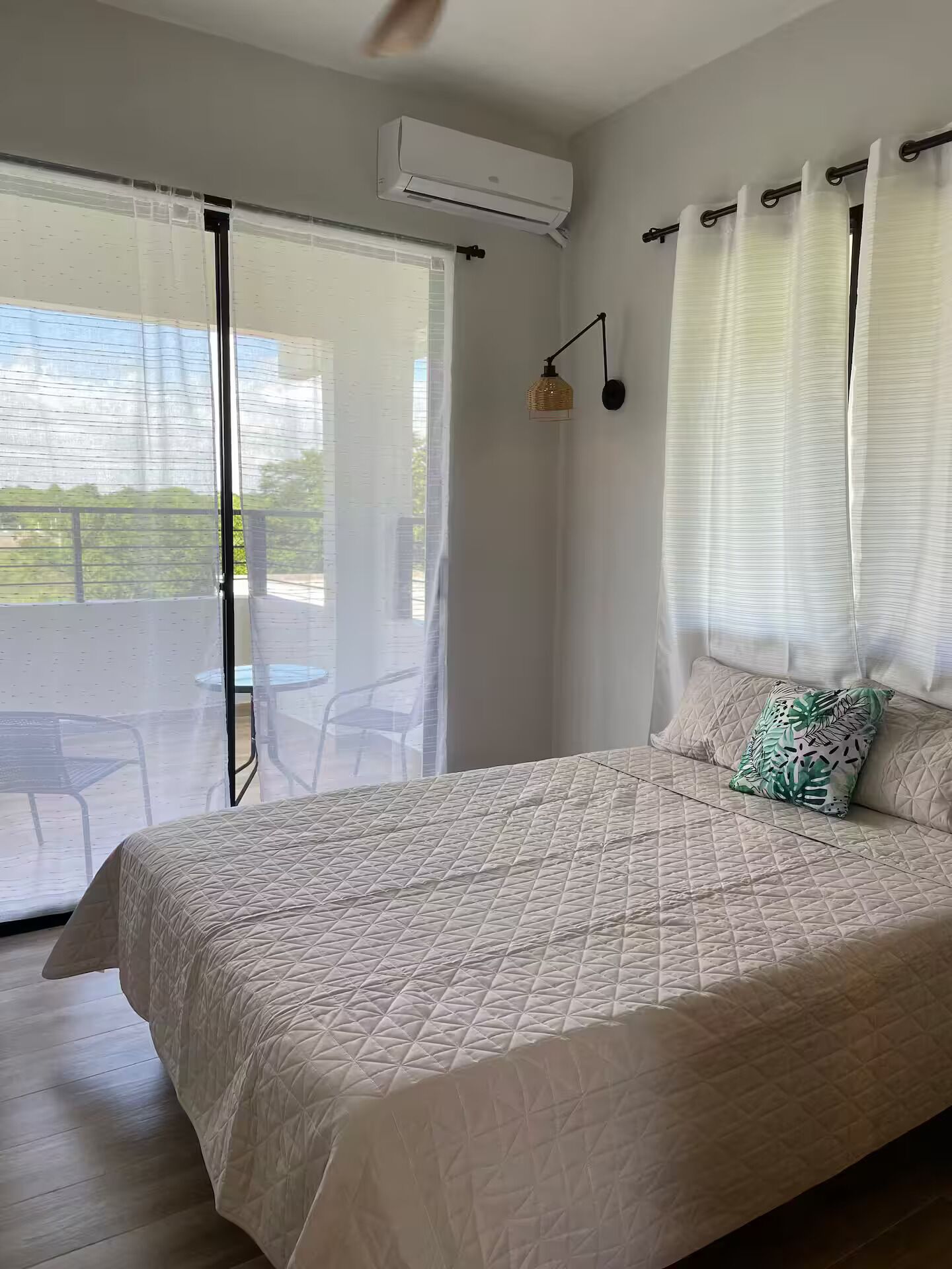 5 bedrooms, WiFi, bed sheets