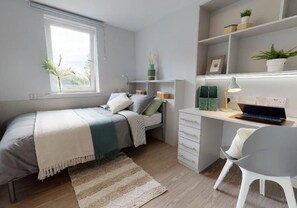 Single Room, Non Smoking | Free WiFi - Student Only iQ Leeds (Leeds)