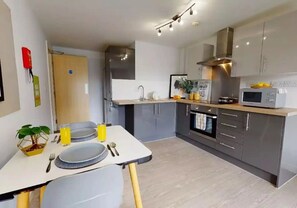 Apartment, 3 Bedrooms, Non Smoking | Private kitchen