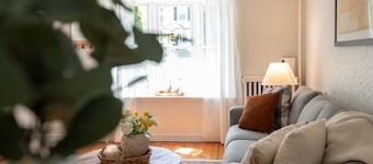 Charming Albany 1-BR Apt with beautiful patio to enjoy and off street parking