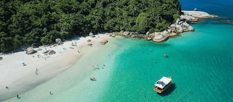 SunClub-300 metros da Praia do Campeche