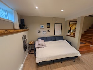 1 bedroom, desk, free WiFi, bed sheets