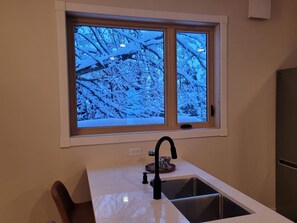 Fridge, microwave, oven, stovetop - Sparkling NEW Rossland Midtown Studio Apartment (Rossland)