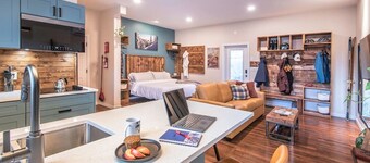 Sparkling NEW Rossland Midtown Studio Apartment