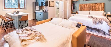 1 bedroom, desk, free WiFi, bed sheets