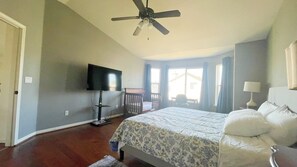 5 bedrooms, desk, iron/ironing board, free WiFi - Spacious 5-bedroom 3-bath house in delightful Elk Grove (Elk Grove)