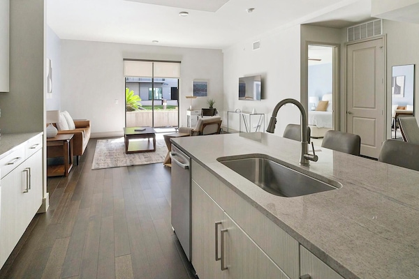 Apartment (1 Bedroom) | Eigene Küche | Großer Kühlschrank, Mikrowelle, Ofen, Herdplatte