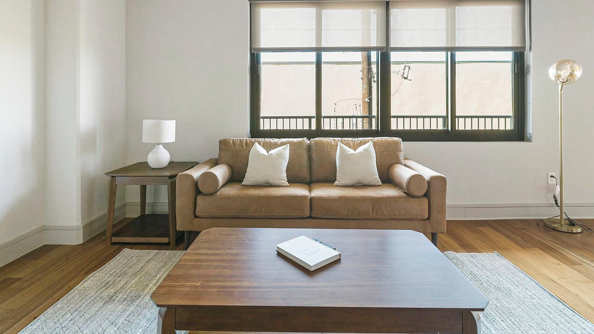 Apartment (3 Bedrooms) | Living area