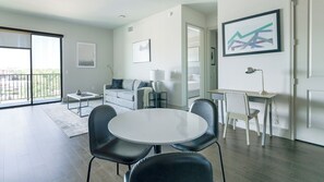 Leilighet, 2 soverom, 2 bad | Eget kjøkken | Kjøleskap, mikrobølgeovn, ovn og kokeplater