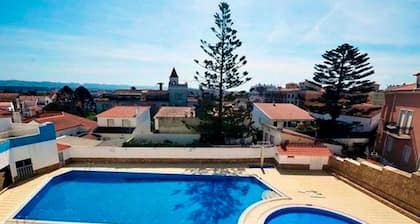 Modern Apartment in São Martinho: 5 Min from the Beach, Pool, Parking