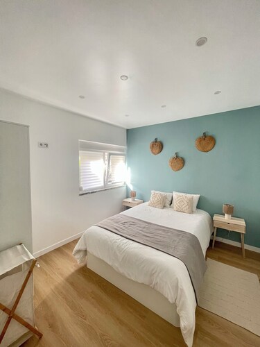 Modern Apartment in São Martinho: 5 Min from the Beach, Pool, Parking