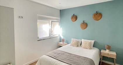 Modern Apartment in São Martinho: 5 Min from the Beach, Pool, Parking