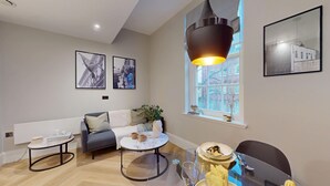 TV, offices - 1 bedroom - The Draycott Flat in Sloane Square (London)