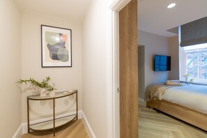 1 chambre, bureau, fer et planche à repasser, accès au Wi-Fi (inclus)