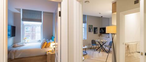 1 quarto, escrivaninha, ferros/tábuas de passar roupa, Wi-Fi de cortesia