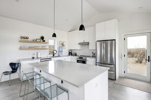 Fridge, microwave, oven, stovetop - *NEW* Ocotillo Willow Mountain Vista • South House (Terlingua)