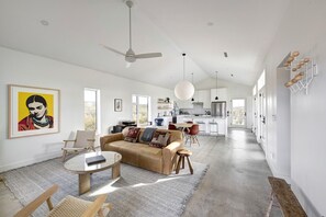 TV, books - *NEW* Ocotillo Willow Mountain Vista • South House (Terlingua)