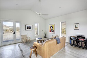 TV, books - *NEW* Ocotillo Willow Mountain Vista • South House (Terlingua)