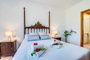 4 bedrooms, iron/ironing board
