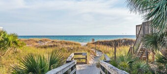 Portside Resort D1: Gulf Retreat With Pools, Beach & Family Adventures!