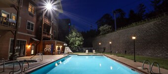 Hunter Mountain 1BR | Jacuzzi & Fireplace