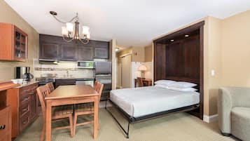 Travel crib, free WiFi, bed sheets