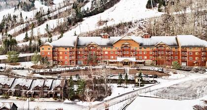 Hunter Mountain 2BR Penthouse | Vaulted Ceilings