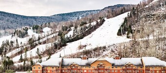 Hunter Mountain 2BR Penthouse | Vaulted Ceilings
