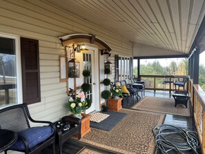 Terrace/patio - Antler Ridge Farm House (Watkins Glen)