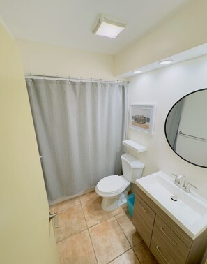 Dusche, Handtücher, Toilettenpapier