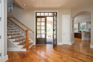 Interior - Sea Pines Retreat, Steps to Beach Path, Private Pool, Outdoor Showers & Golf (Hilton Head Island)