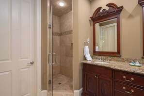 Shower, hair dryer, towels, soap - Sea Pines Retreat, Steps to Beach Path, Private Pool, Outdoor Showers & Golf (Hilton Head Island)
