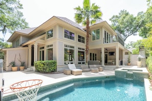 Outdoor pool, a heated pool - Sea Pines Retreat, Steps to Beach Path, Private Pool, Outdoor Showers & Golf (Hilton Head Island)