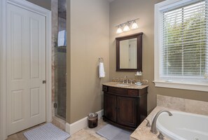 Shower, hair dryer, towels, soap - Sea Pines Retreat, Steps to Beach Path, Private Pool, Outdoor Showers & Golf (Hilton Head Island)