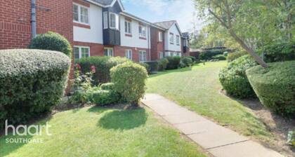 London Charm Retreat - Central Location