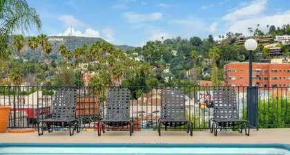 Snazzy 2Bed Apt- Rooftop Pool with Hollywood Sign View