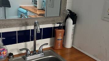 Cookware/dishes/utensils, spices, paper towels