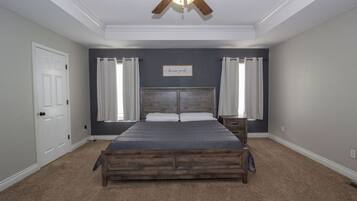 4 bedrooms, desk, iron/ironing board, free WiFi