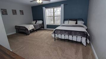 4 bedrooms, desk, iron/ironing board, free WiFi