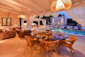 Outdoor dining - Tenuta Maria Vittoria - Private pool & garden (Ostuni)